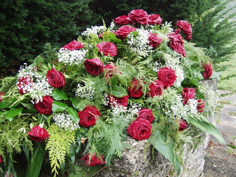 funeraire-CLAVIERS-min_roses-61203